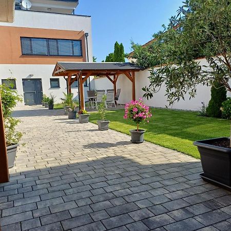 Penthouse Griemann 2 Fuer Max 4 Personen Mit Eigener Grosser Dachterrasse Zum Relaxen! Illmitz Eksteriør bilde